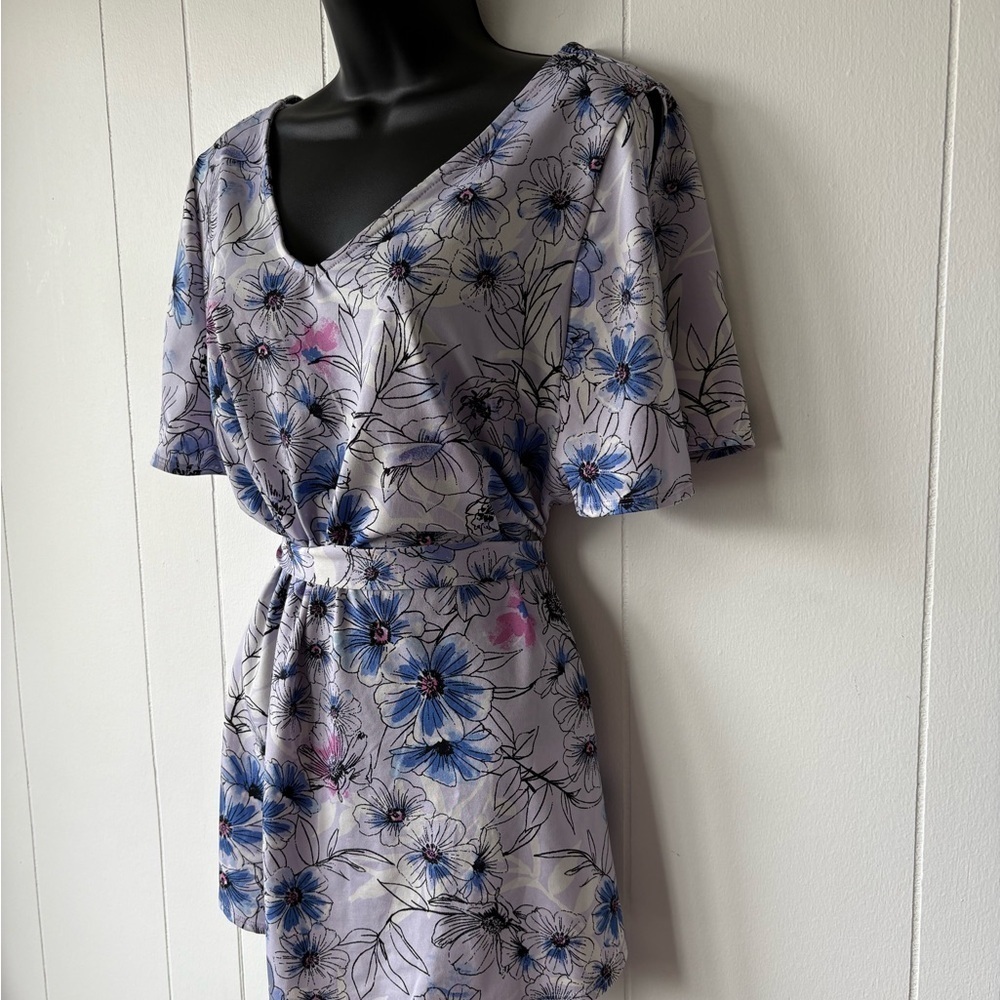 Ricki's Floral V-Neck Top | Size Large - Picture 9 of 10